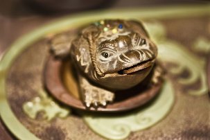 Amulet-kärnkonn õnne ja rikkust